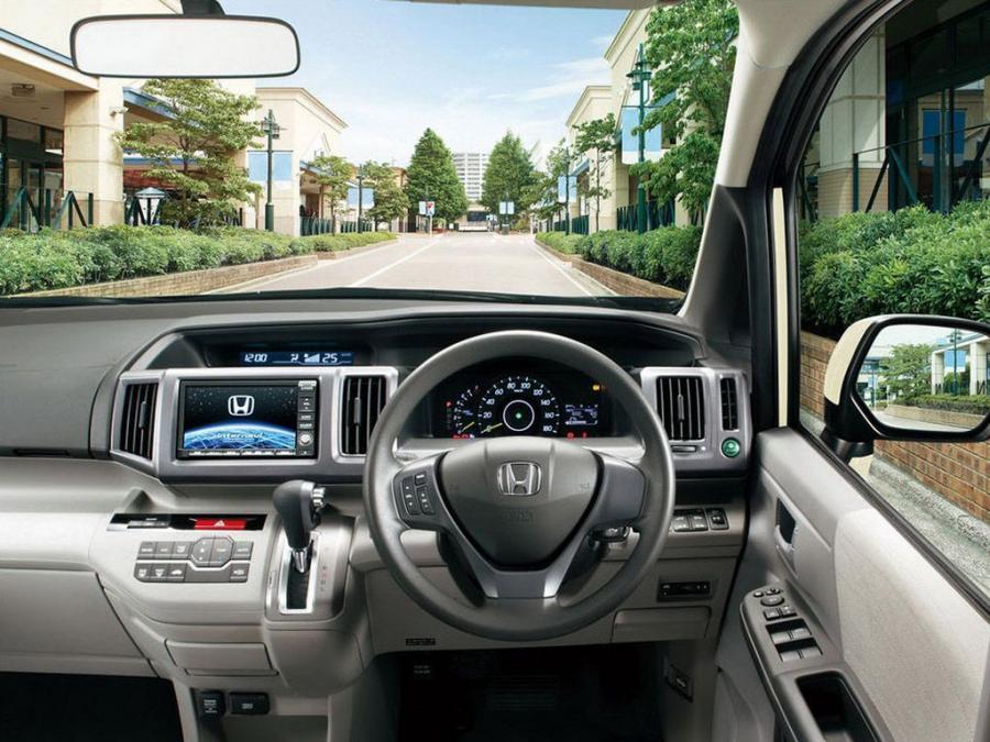  Honda Step Wagon Stepwgn 2009 года  (фото 2 из 11)